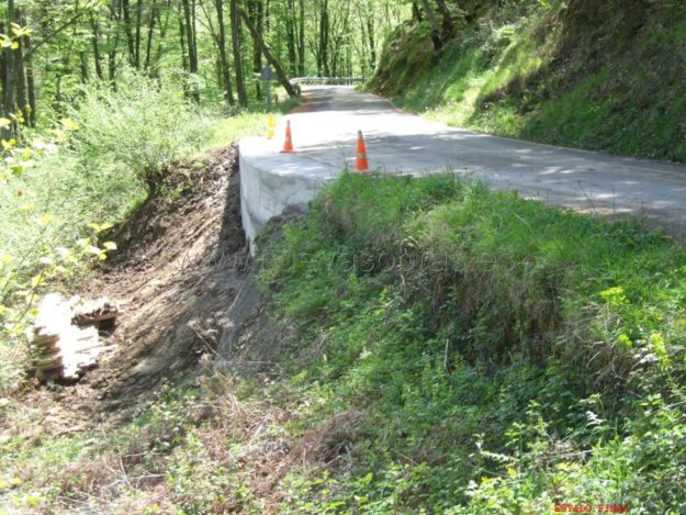 Ejecución de muro de contención en la localidad de Herada