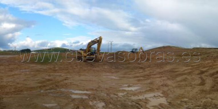 Movimiento de tierras en la creación de Encinar en la antigua duna de Cuchia