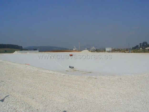 Ejecución de nueva piscina para Solvay Química