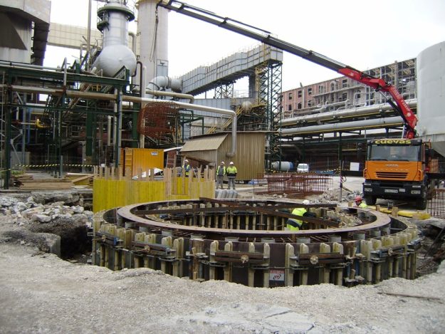 Construcción de las fundaciones para el edificio de sólidos en la fábrica de Barreda de SOLVAY