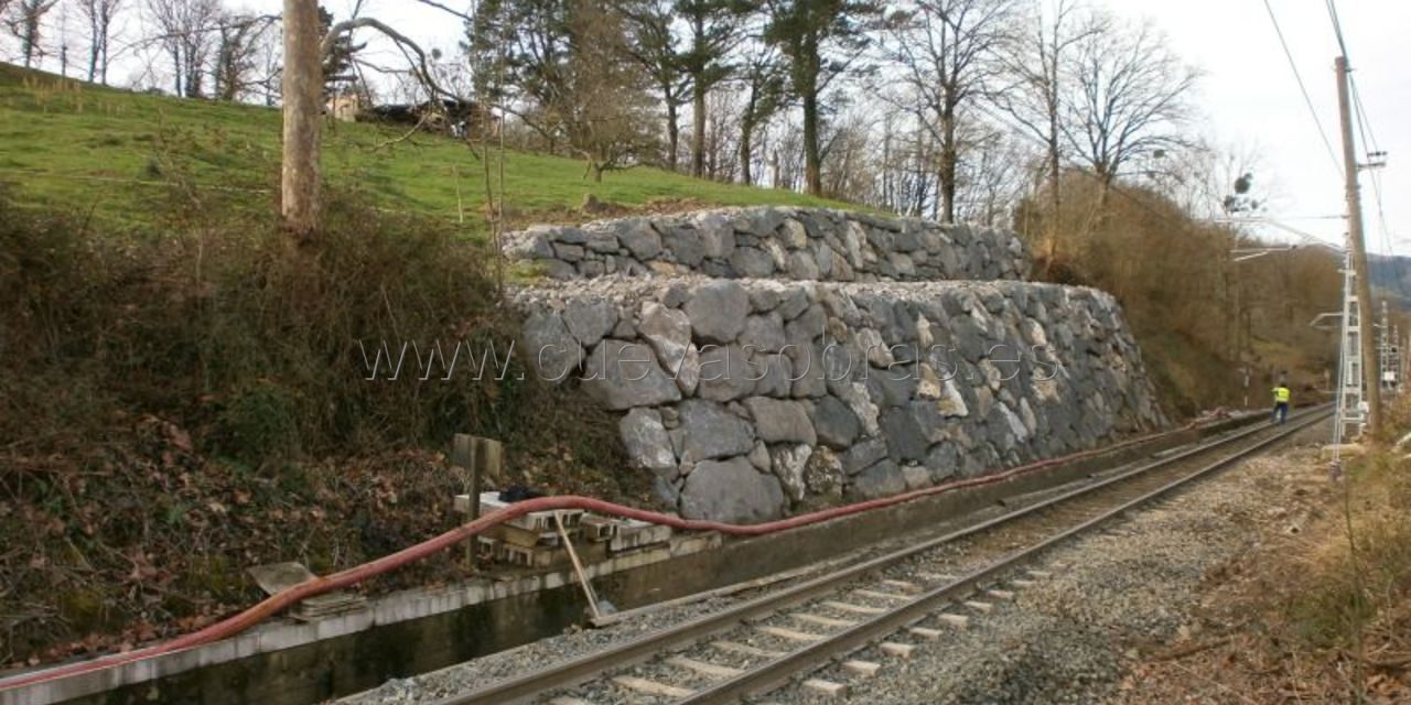 Acondicionamiento de terraplén por desprendimiento en Carranza