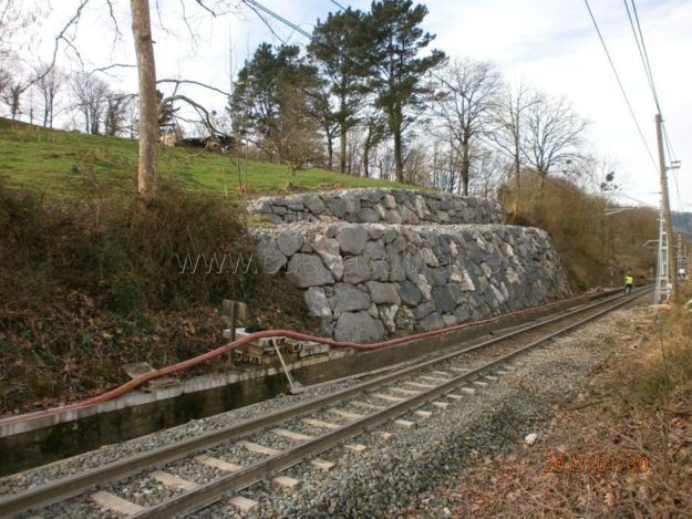 Acondicionamiento de terraplén por desprendimiento en Carranza