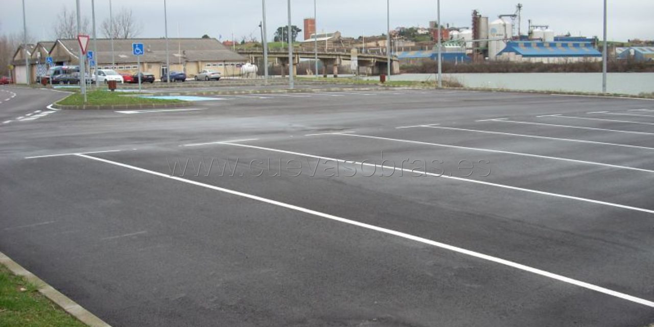 Acondicionamiento de parcela junto al frente marítimo para aparcamiento de autobuses en Astillero Acondicionamiento de parcela junto al frente marítimo para aparcamiento de autobuses en Astillero