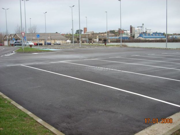 Acondicionamiento de parcela junto al frente marítimo para aparcamiento de autobuses en Astillero