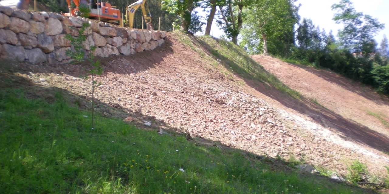 Ejecución de escollera en la carretera CA - 153. Comillas - Cabezón de la Sal.