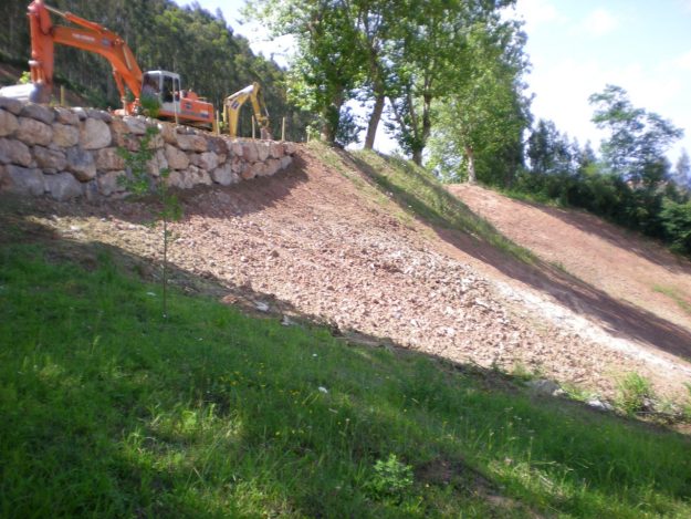 Ejecución de escollera en la carretera CA - 153. Comillas - Cabezón de la Sal.