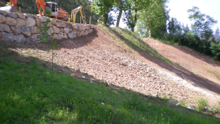 Ejecución de escollera en la carretera CA - 153. Comillas - Cabezón de la Sal.