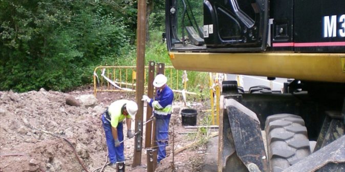 Ejecución de muro de hinca y carriles en Lierganes