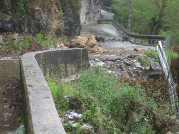 Reparación de carretera en San Pedro de Rodaguera