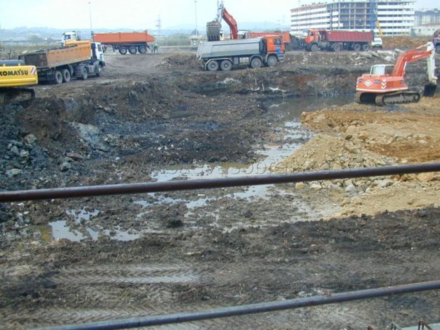Excavación para la construcción de viviendas en la zona de Nueva Montaña