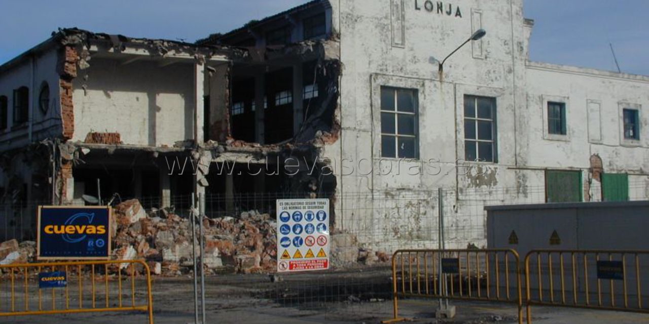 Demolición de la antigua lonja de Santander
