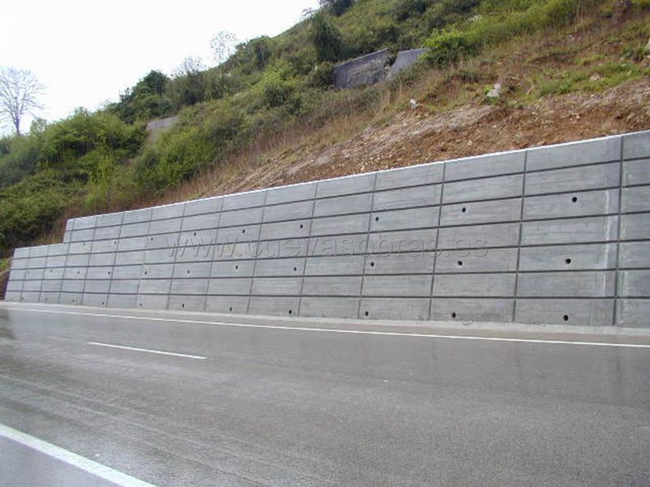 Ejecución de muro en Borleña, Cantabria.