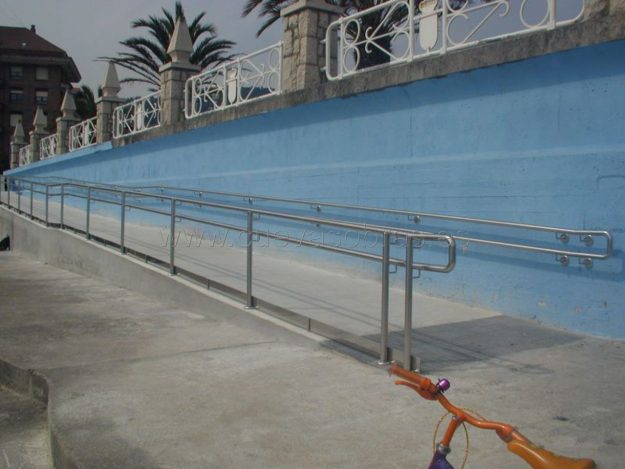 Ejecución de rampa de acceso a la playa en Castro Urdiales