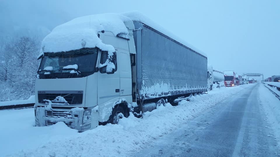 10 Consejos para conducir un camión en invierno con seguridad
